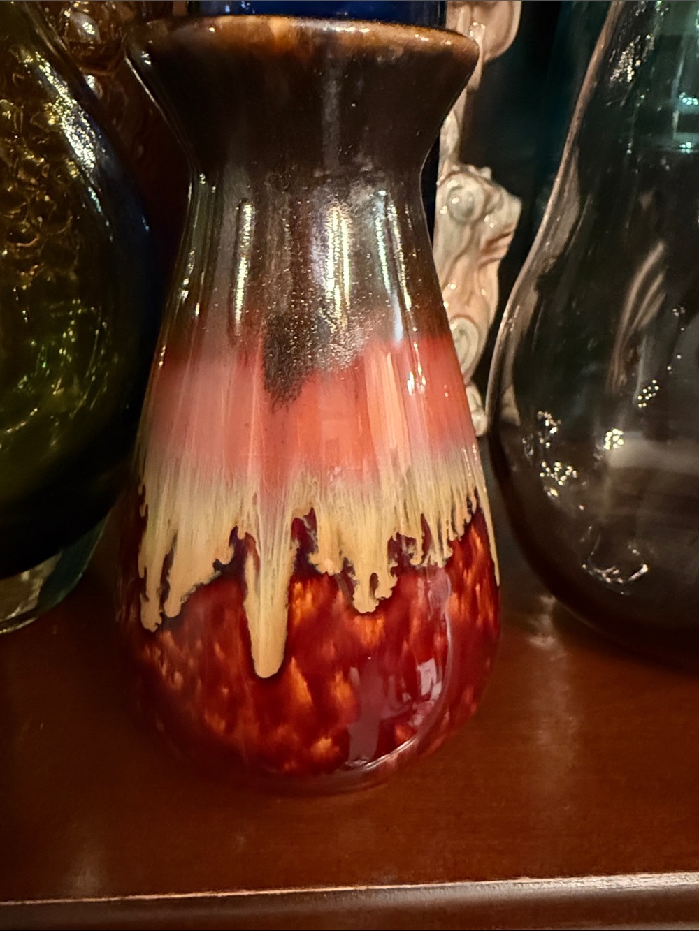 Beautiful Vintage Drip glaze brown pottery bud vase
Elegant Brown Ceramic Vase